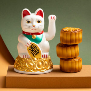 lucky-cat-with-golden-details-podium